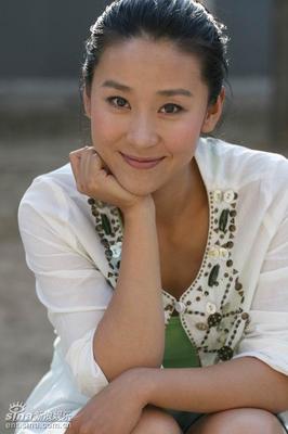 苗圃入围最受欢迎女演员尽显女人柔情(组图)